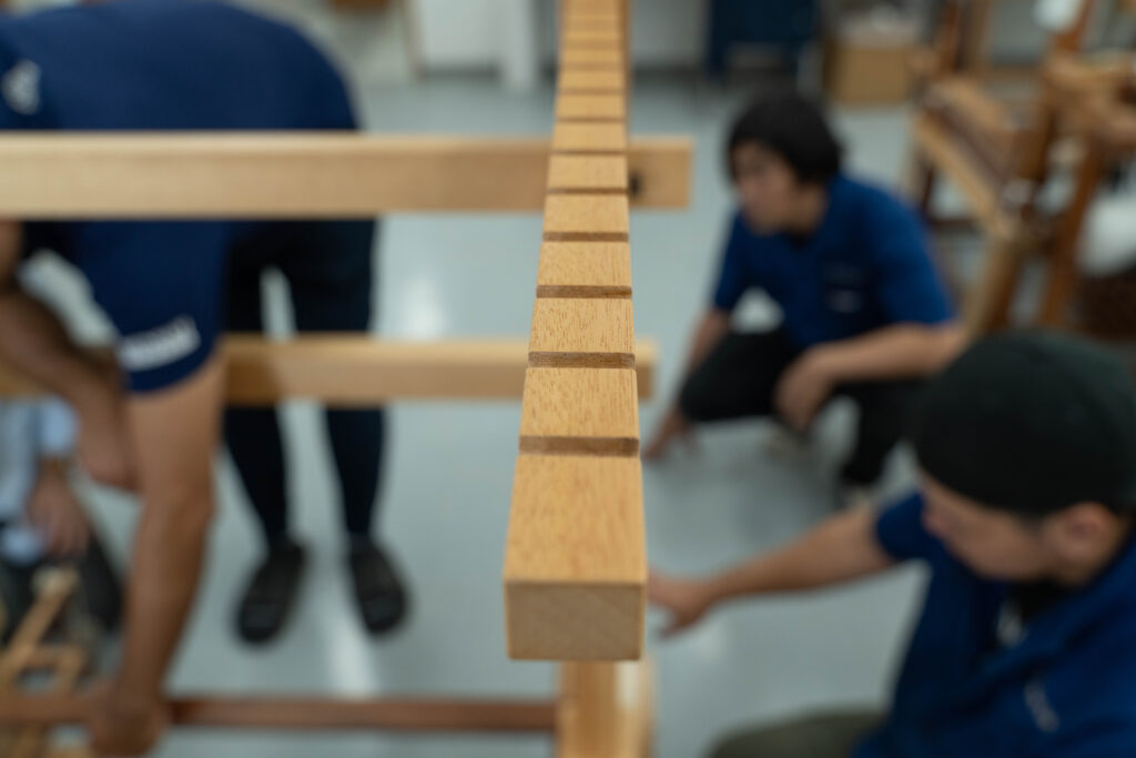 改良型織り機の木製ハンドル 木の温かみを活かした仕上げ