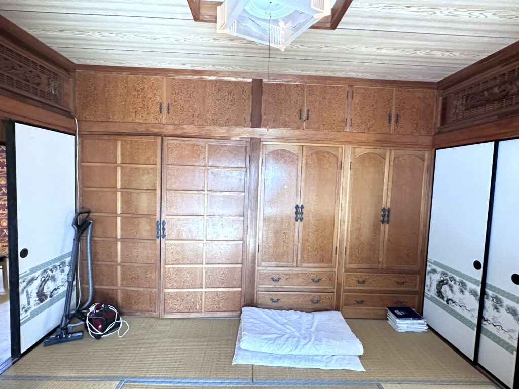 改装前の和室 押入と床の間|西表島の民宿ふるさと荘